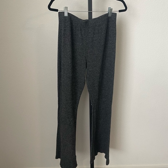 Wild Fable Dark Grey Ribbed Knit Flare Leggings Size Large - Picture 1 of 4